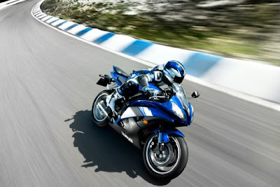 2009 Yamaha YZF-R6 Action