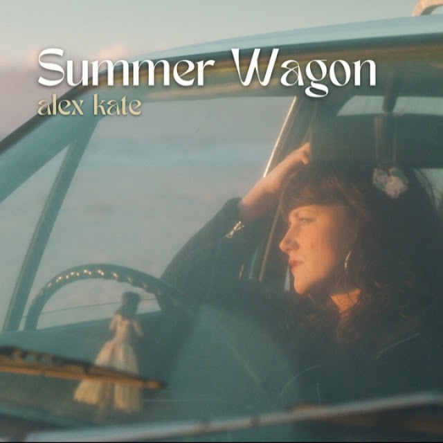 Alex Kate lança o novo hino do pop "Summer Wagon" 