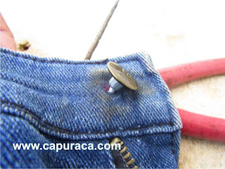 mengganti Kancing Celana Jeans