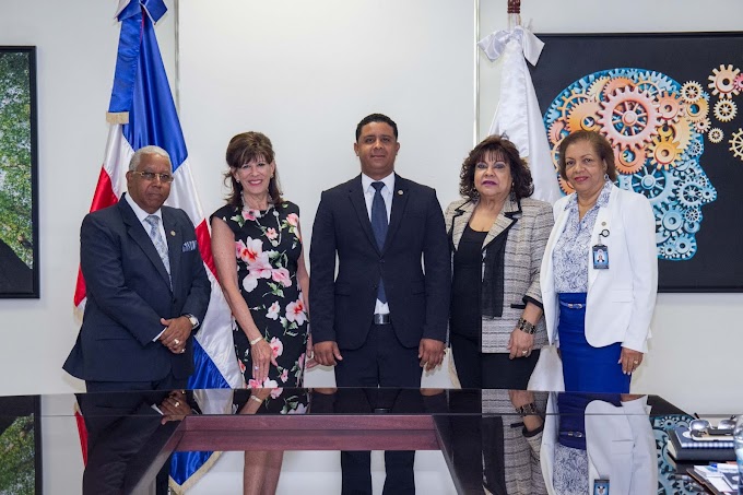 Embajadora de los Estados Unidos visita el Instituto Técnico Superior Comunitario 