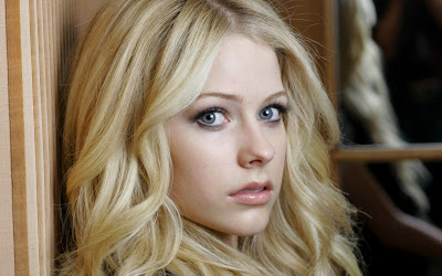 Avril Lavigne Latest Photos