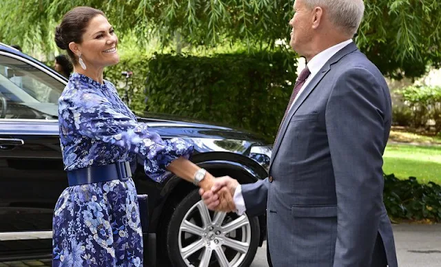 Crown Princess Victoria wore a new Adella blue floral print midi dress by Odd Molly. Marzio blue pumps and Quidam clutch