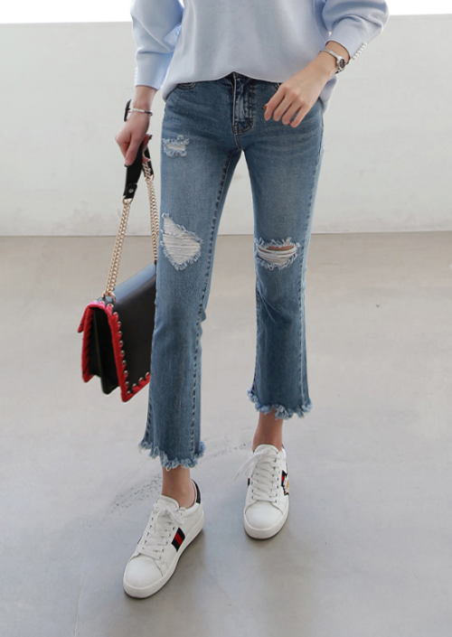  Distressed Cropped Jeans