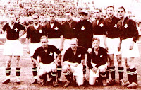SELECCIÓN DE SUIZA - Temporada 1933-34 - Jaccard, Von Känel, Weller, Klelholz, Séchehaye, Hufschmidt, Jäck y Minelli; Jäggi, André Abbegglen y Guinchard - CHECOSLOVAQUIA 3 (Frantisek Svoboda, Jiri Sobotka y Olrich Nejedly) SUIZA 2 (Leopolod Kielholz, Willy Jäggi) - 31/05/1934 - Campeonato del Mundo de Italia, 1934, cuartos de final - Turín, Italia, estadio Mussolini