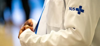 rotatividade médica APS, atenção primária à saúde Brasil, estudo FGV Umane, evasão de médicos SUS, saúde pública 2025