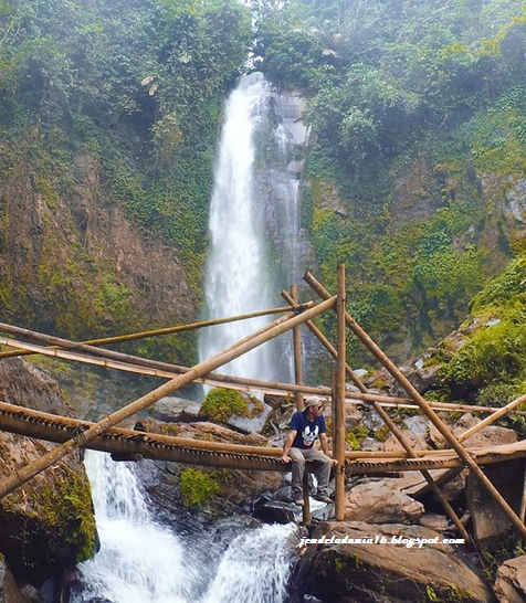 [http://FindWisata.blogspot.com] Mengeksplor Pesona Keindahan Air Terjun Lembah Pelangi Tanggamus