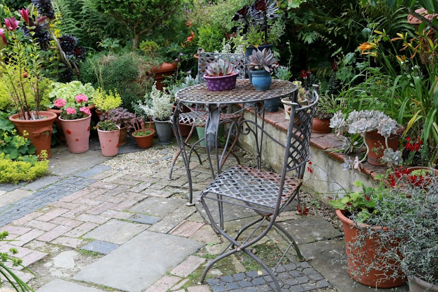 Designs For Small Gardens In Courtyards