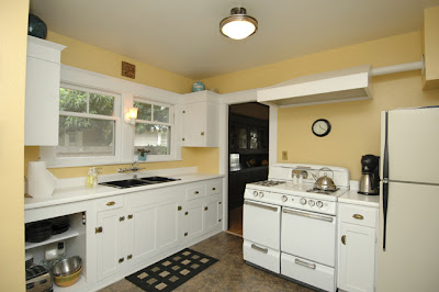 Kitchens  Bathrooms on Construction S Renovation Blog  Classic Bungalow Kitchen And Bathroom