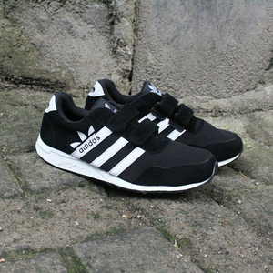 Jual sepatu adidas dan harganya di metro 