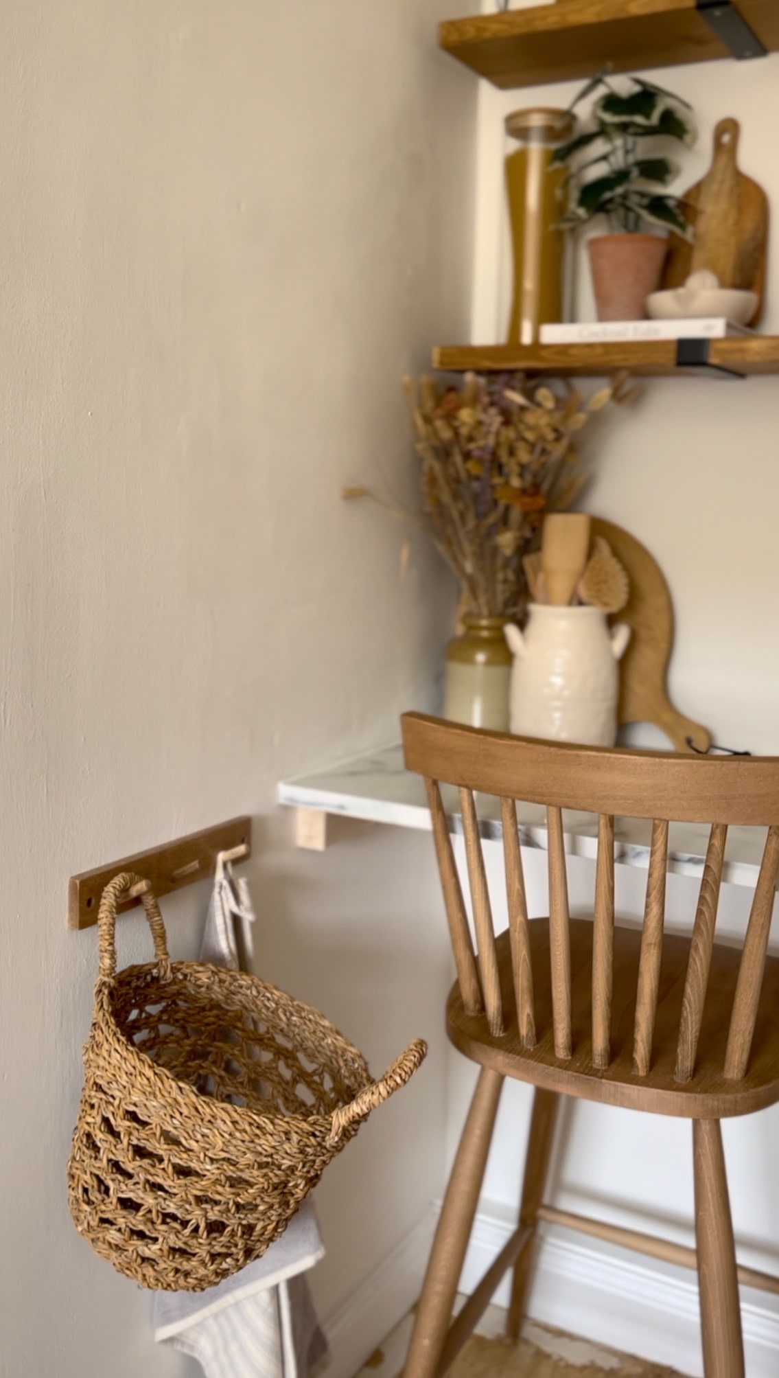 Open kitchen shelf styling. Scaffold board shelves styled in farmhouse style. Budget kitchen inspiration for your home decor