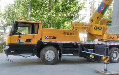 automobile crane photo