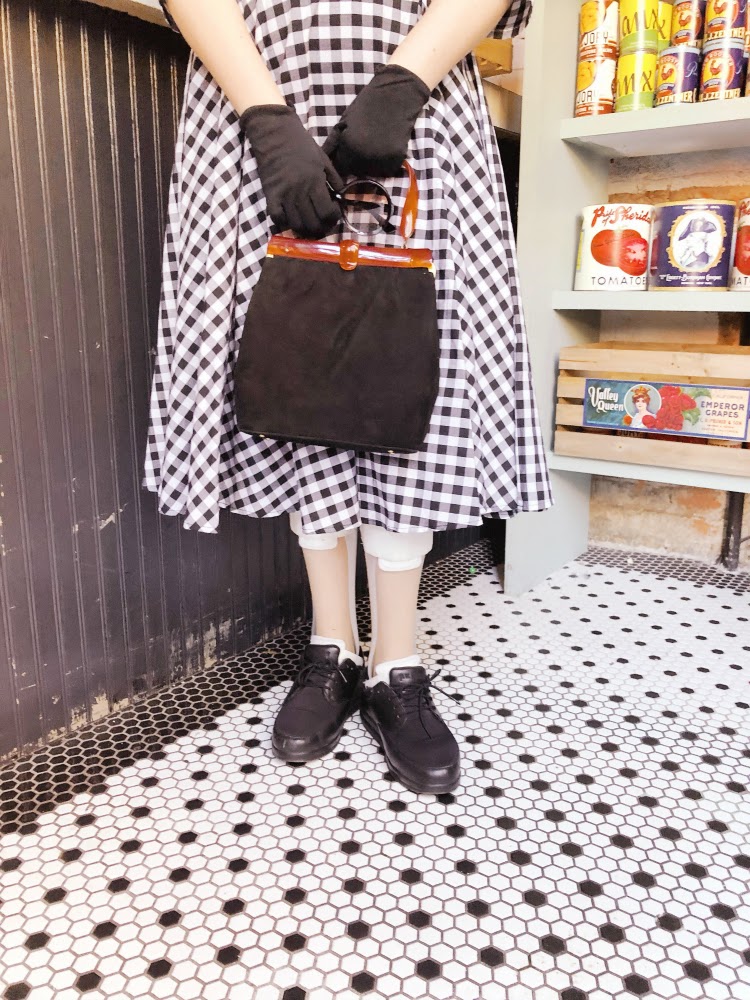 A Vintage Nerd, Carnegie Deli, Vintage New York, The Marvelous Mrs. Maisel, 1950s Fashion, Vintage Blogger, Plus Size Blogger, Vintage Blog, Unique Vintage Plaid Dresses, Amazon Prime TV Shows