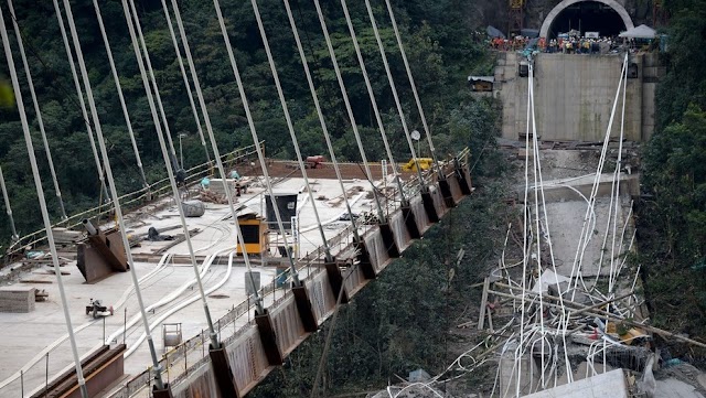 Colombia: se derrumba un enorme puente en construcción y mueren diez personas