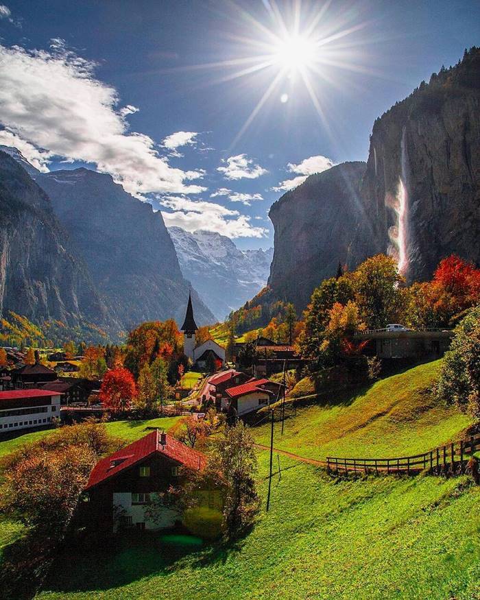 A shot that seems to come from a perfect postcard: the 72 waterfall valley in Switzerland! 