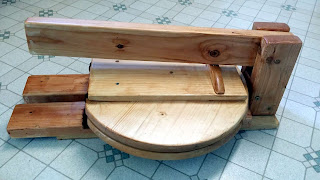 Easy DIY Homemade wooden pizza dough press make your own