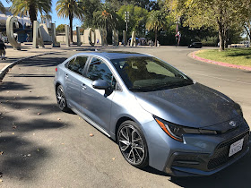 Front 3/4 view of 2020 Toyota Corolla XSE