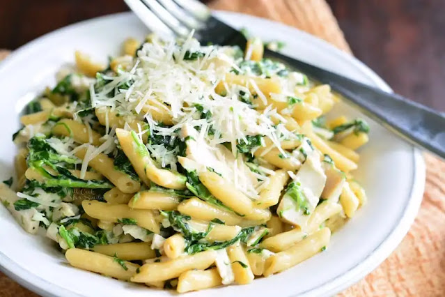 How To Make Creamy Pasta with Chicken and Spinach