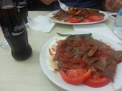 iskender, iskender kebap, cevat iskenderoğlu, mavi dükkan, bursa, köşe mavi dükkan, iskenderoğlu, lezzet mekanı, tayyare kültü merkezi, bursa heykel, iskenderin mabedi