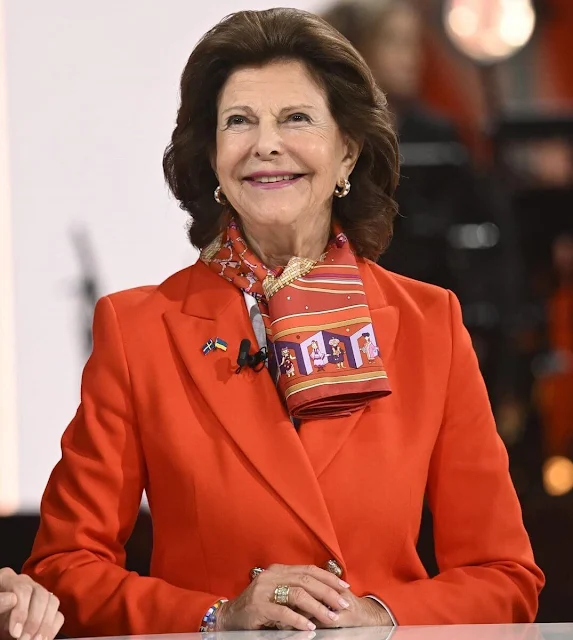 Queen Silvia wore a coral blazer by Georg et Arend. Chanel multicolour silk scarf. Fundraising campaign for Ukraine's children