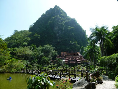 Wat Tham Khao Wong Uthai Thani