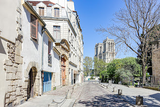 Dimanche à Paris : Notre-Dame depuis la rue Saint-Julien-le-Pauvre - Vème