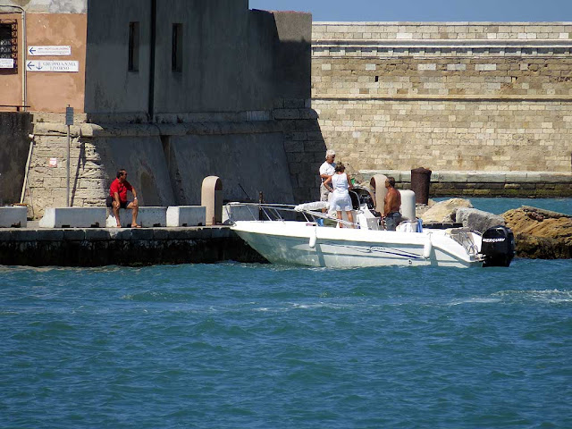 A chat on the jetty, porto di Livorno