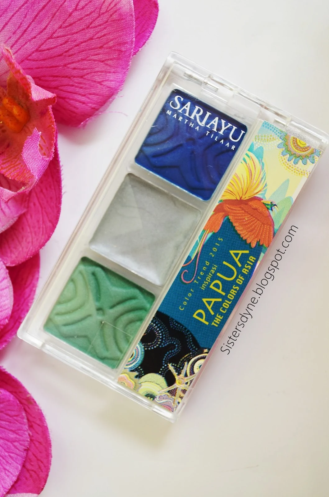 DA Sisters Blog Review Swatch EOTD Sariayu Eyeshadow Papua