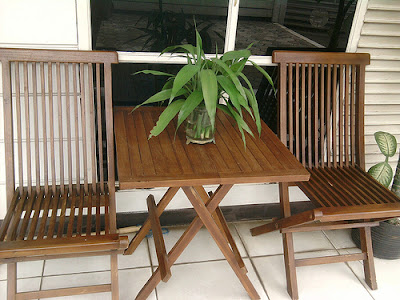 http://ruangrumahkita.blogspot.com/2013/09/15-inspirasi-model-kursi-teras.html