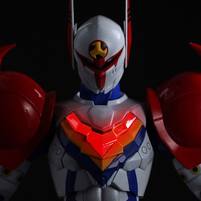 La Sentinel ci propone Tekkaman nella sua linea Heroes Fightingear ver Infini-T Force