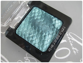 Sombra Liquid Metal de Catrice - 060 Petrol Pan