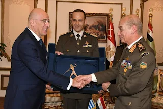 الفريق أول محمد زكي يلتقي وزير الدفاع اليوناني ويتفقان على تعزيز التعاون العسكري