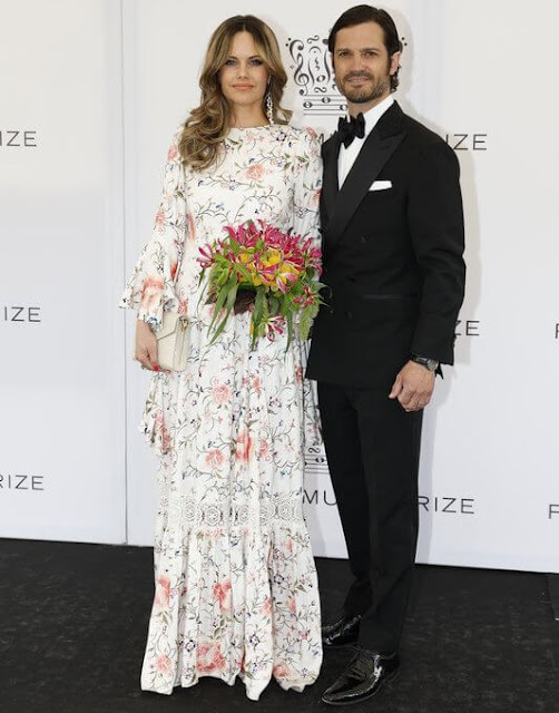 Crown Princess Victoria wore a new yellow voluminous tulle dress by H&M. Princess Sofia wore byTiMo Bridal gown