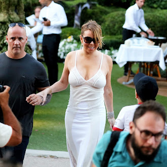 Mariah Carey during a private dinner in St Tropez July 19-2016 047.jpg