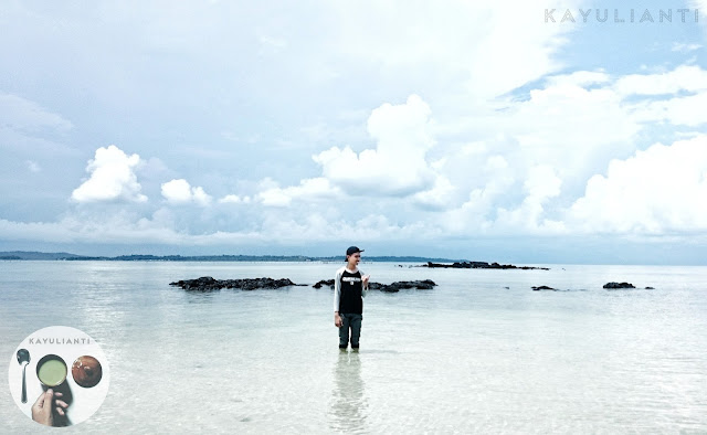 Contoh foto refleksi, pantulan atau bayangan di permukaan air