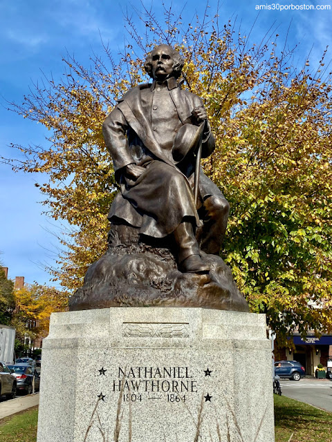 Escultura de Nathaniel Hawthorne en Salem