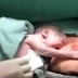 [ Video ] Bayi Enggan Berpisah Dengan Ibu 