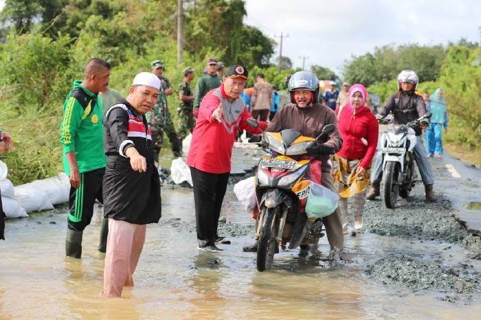 Bupati Sudian Noor mengambil kebijakan cepat terkait peringatan BMKG Kalsel: dalam tiga hari ke depan perkiraan cuaca ekstrem melanda Banua.