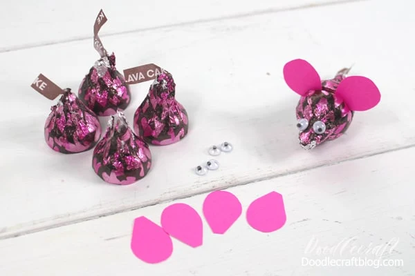 How to make a cute Hershey's Kisses rat for Chinese New Year Craft: Year of the Rat. Perfect for Dinner place settings or a fun kids craft!