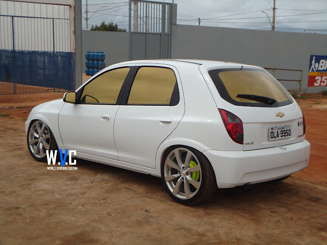 Celta com rodas aro 17"