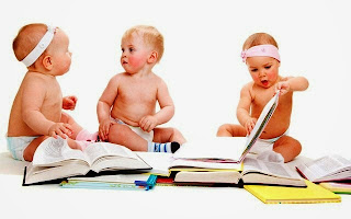 Bayi-bayi lucu bermain sambil belajar