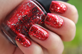 Shiny red nail art design