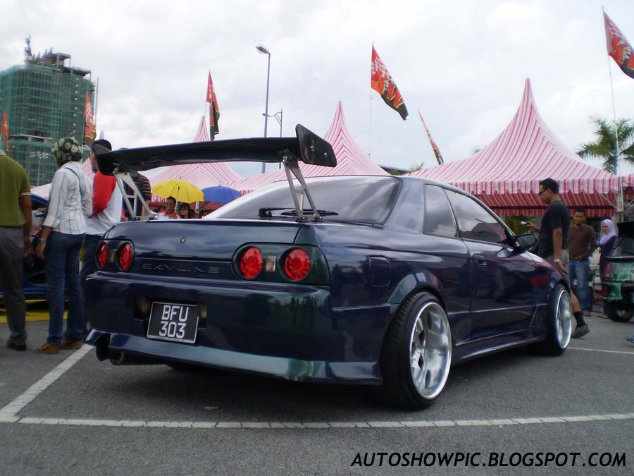 Nissan Skyline R32 rear view