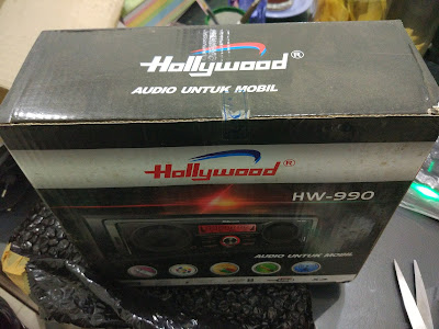 Tampilan Kotak Kemasan Tape Hollywood HW-990