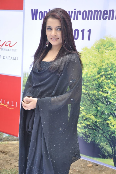 celina jaitley diya diamonds world environment day