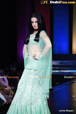 CELINA JAITLEY  lukin' DAMN S3XY in latest Fashion Show image