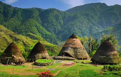 Rumah Kerucut Wae Rebo Uniknya Indonesia