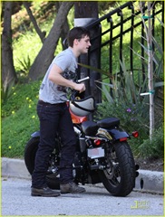 vanessa-hudgens-josh-hutcherson-motorcycle-03