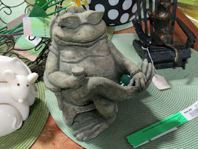 relaxing frog decor at the Fort Wayne Flower Show
