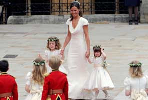 kate middleton wedding dress, kate sister, kate wedding gown, pippa bridesmaid, pippa middleton, pippa middleton gown, World , world news, world business news, world news today, world headlines