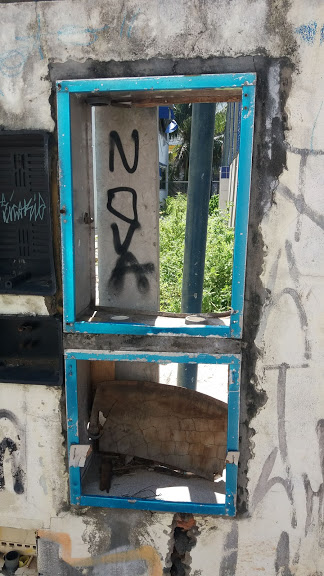 Vândalos atacam o  prédio abandonado da Escola Oswaldo Cruz  